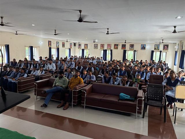 Students in the seminar hall during a KeyCode workshop